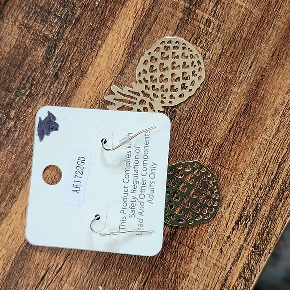 Pineapple earrings NWT - Picture 3 of 6